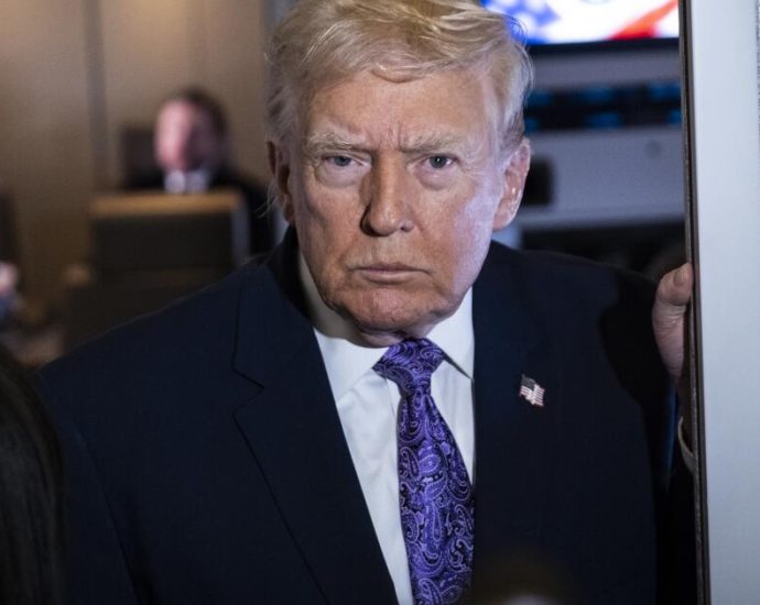 the-traitor-weighs-options-on-venezuela-strikes-amid-congressional-alarm