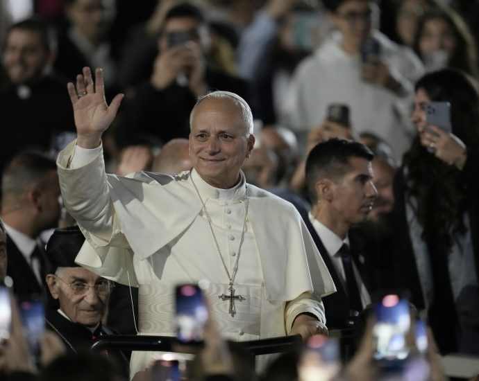 pope-leo-urges-unity-on-day-two-of-lebanon-visit