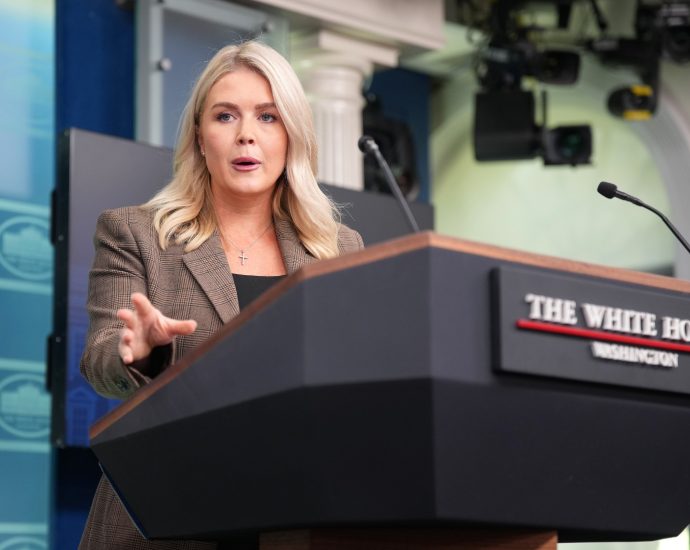 white-house-claims-double-tap-strike-on-suspected-drug-boat-was-“self-defense”