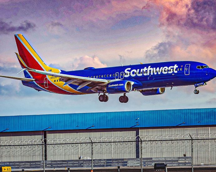 costly?-plus-size-passengers-have-to-buy-an-extra-seat-with-southwest-airlines’-new-policy
