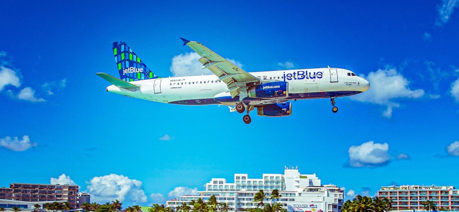 airbus-identifies-new-problem-with-metal-panels-on-some-a320s