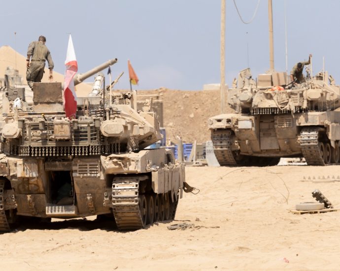 live:-israeli-forces-continue-demolition,-destruction-around-gaza-city