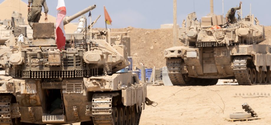 live:-israeli-forces-continue-demolition,-destruction-around-gaza-city