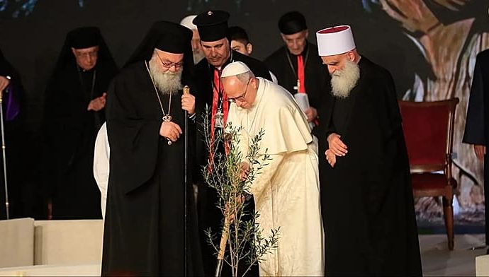 pope-calls-for-‘divine-gift-of-peace’in-meeting-with-lebanon’s-christian-and-muslim-leaders