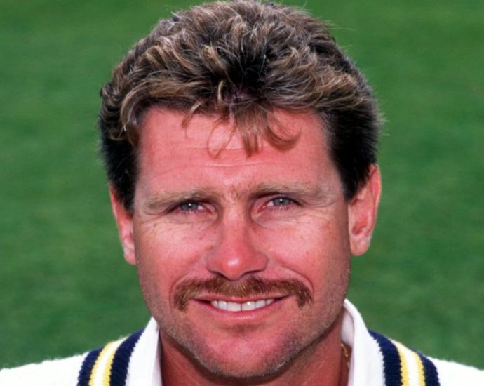 robin-smith,-ex-england-cricketer,-dies-aged-62
