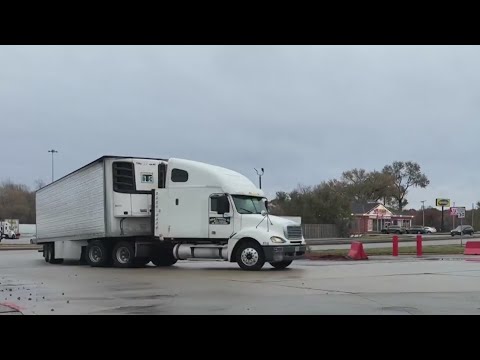 nearly-half-of-us-trucking-schools-don’t-follow-government-rules:-review-|-morning-in-america