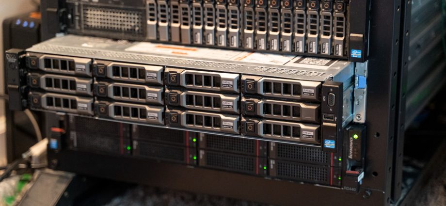 This is the only Linux distro I recommend for self-hosting