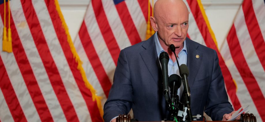 “ridiculous”:-kelly-compares-hegseth-to-a-12-year-old-“playing-army”