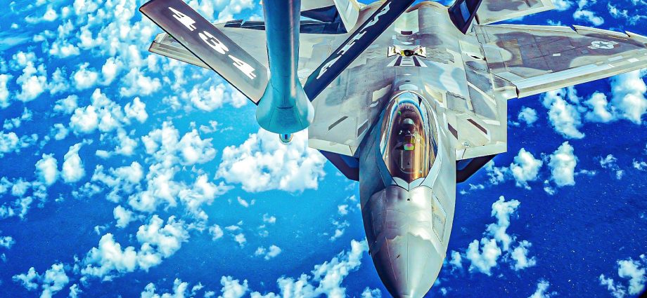 the-world’s-best-fighter-jet-for-air-to-air-refueling