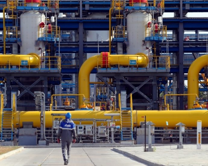 europe-finally-cuts-the-cord:-russian-gas-to-vanish-from-eu-markets-by-2027