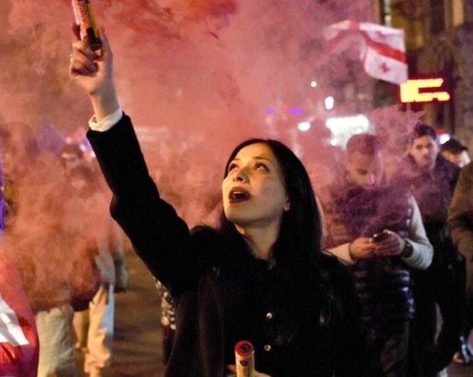 the-west-saved-moldova-from-russia.-it’s-still-“searching”-for-how-to-help-georgia