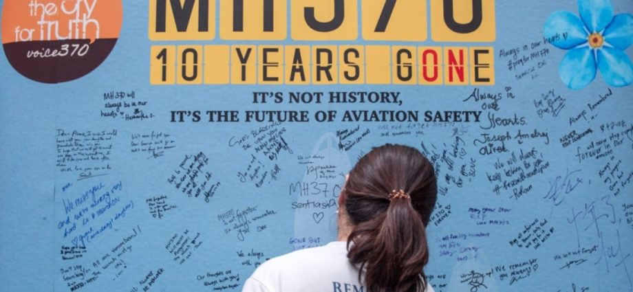 search-resumes-to-solve-mystery-of-missing-malaysia-airlines-flight-mh370