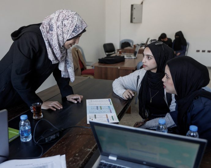 gaza-university-resumes-in-person-classes