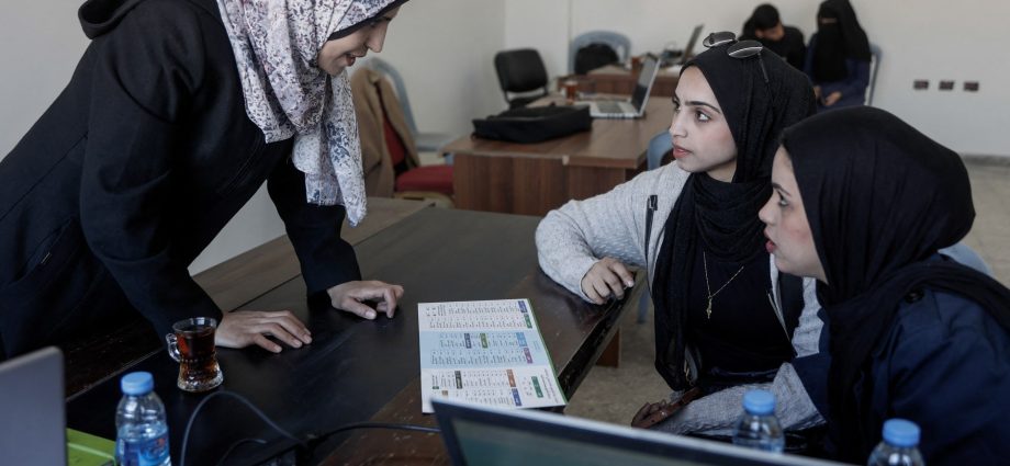 gaza-university-resumes-in-person-classes