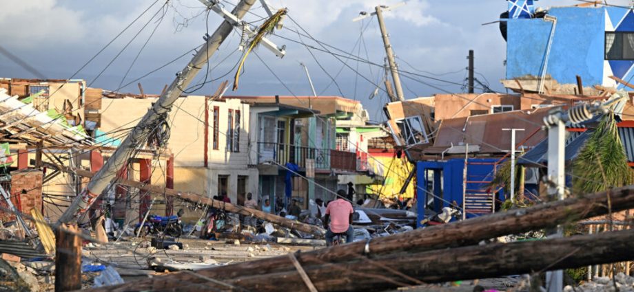a-hurricane-season-that-surprised-with-record-storms-and-notable-lulls