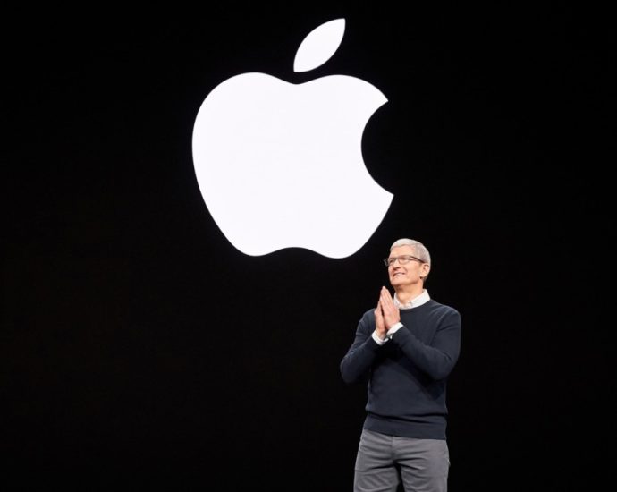 apple-marketing-strategy:-from-garage-dreams-to-global-dominance