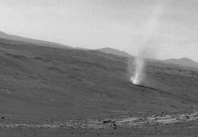 nasa-rover-detects-electric-sparks-in-mars-dust-devils,-storms