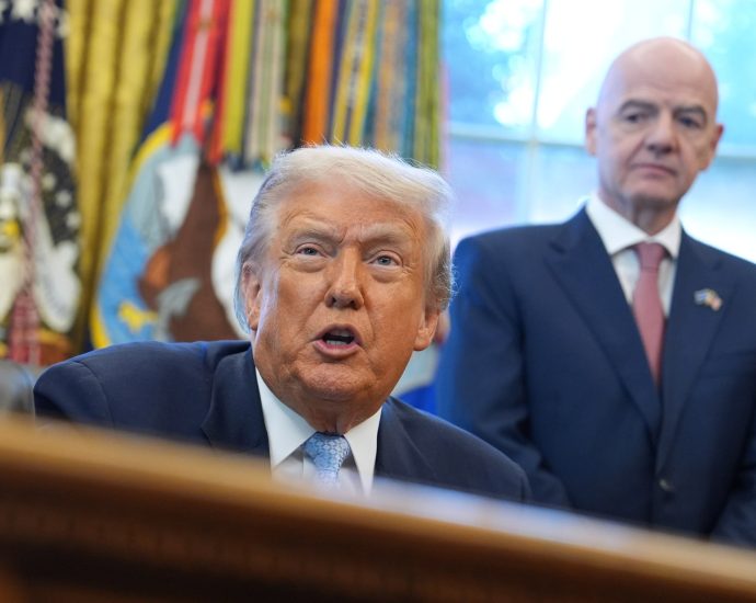 the-traitor-proposes-weaker-vehicle-mileage-rules,-cutting-climate-policies