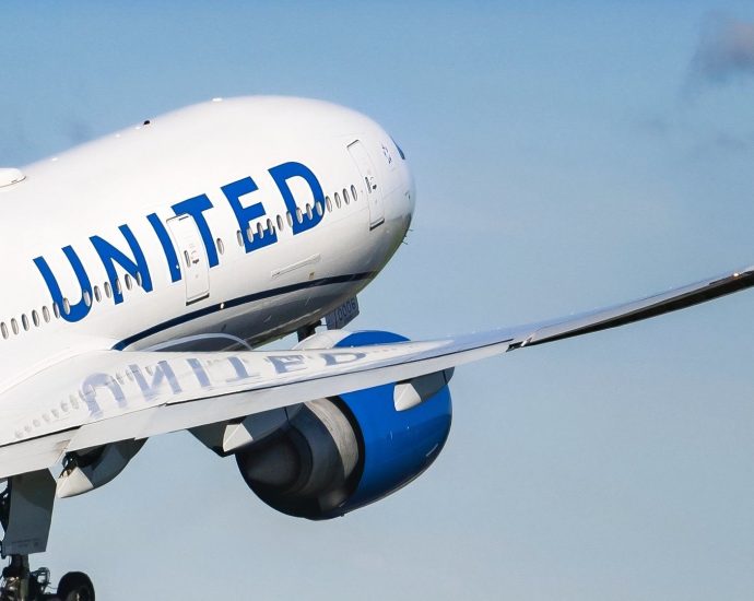 united-airlines-cuts-boeing-777-flights-in-december