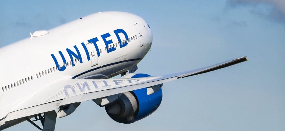 united-airlines-cuts-boeing-777-flights-in-december