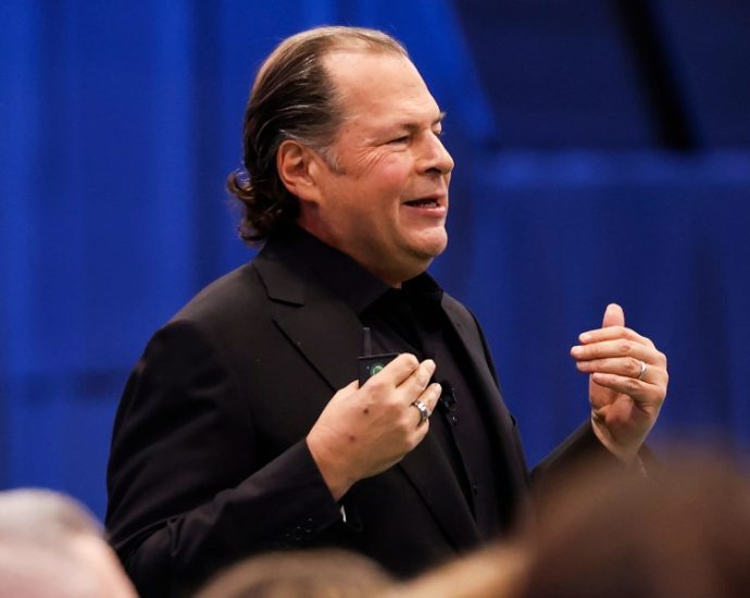salesforce-ceo-vies-to-overcome-investors’-ai-skepticism-while-touting-company’s-quarterly-numbers