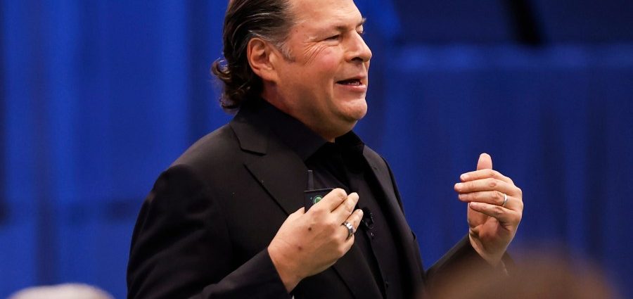 salesforce-ceo-vies-to-overcome-investors’-ai-skepticism-while-touting-company’s-quarterly-numbers