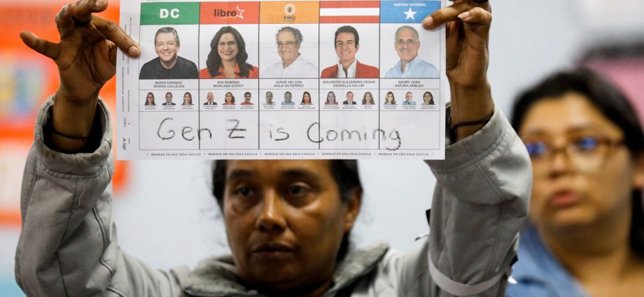 honduras’s-nasralla-holds-narrow-lead-over-asfura-in-presidential-vote