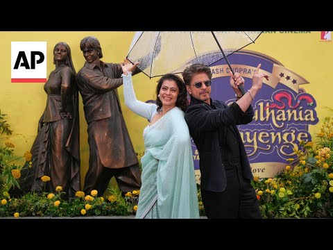 shah-rukh-khan-and-kajol-unveil-‘ddlj’-statue-in-london