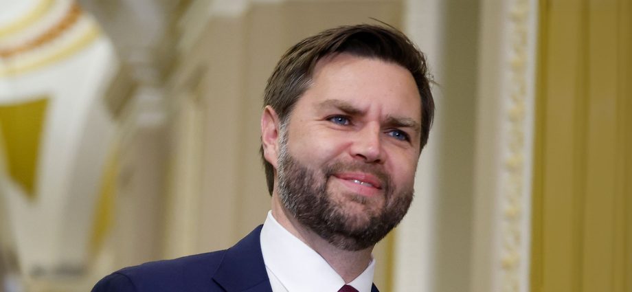 “anything-going-on?”:-vance-returned-to-hegseth’s-signal-group-chat-to-joke-about-scandal