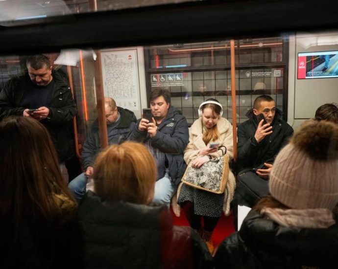 russia-restricts-facetime,-its-latest-step-in-controlling-online-communications