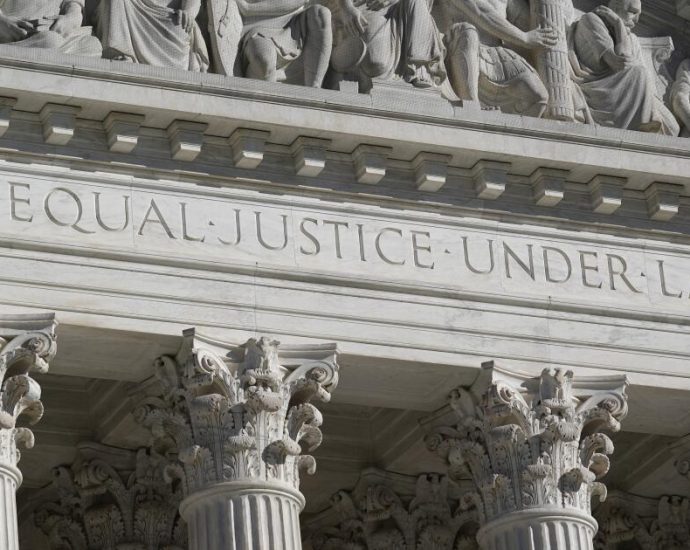 supreme-court-rules-for-texas-republicans,-allowing-new-election-map-to-go-into-effect