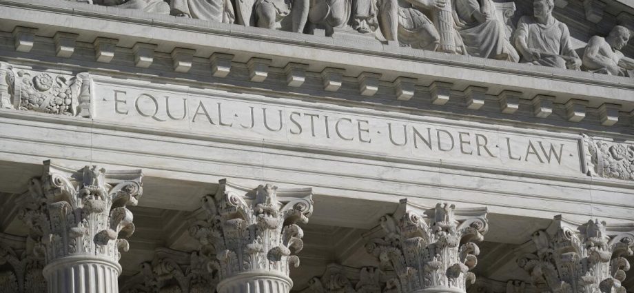 supreme-court-rules-for-texas-republicans,-allowing-new-election-map-to-go-into-effect