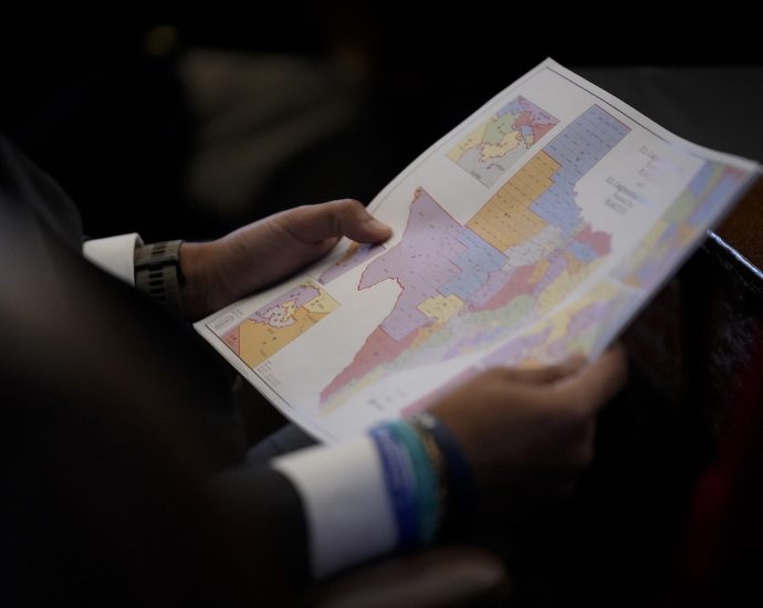 “we-are-a-higher-court,-but-not-a-better-one”:-kagan-rages-at-scotus-decision-to-allow-texas-maps