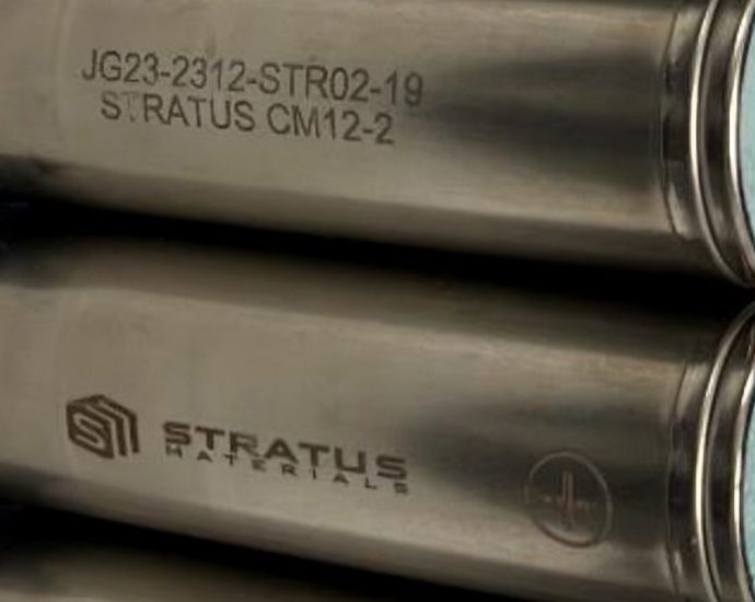 ampere-and-stratus-materials-to-explore-cobalt-free-cathodes-for-renault-evs