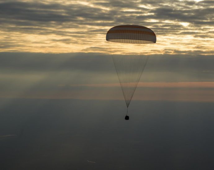 NASA Sets Coverage for Astronaut Jonny Kim, Crewmates Return
