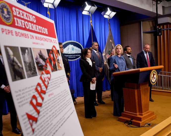 suspect-in-pipe-bomb-case-says-he-believed-2020-election-conspiracy-theories