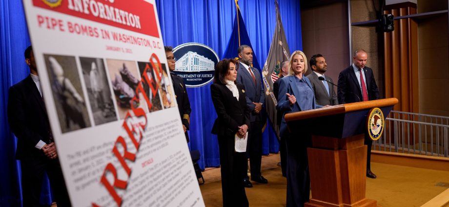 suspect-in-pipe-bomb-case-says-he-believed-2020-election-conspiracy-theories