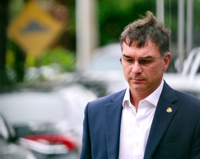 flavio-bolsonaro-enters-brazil’s-2026-presidential-race-with-father’s-nod