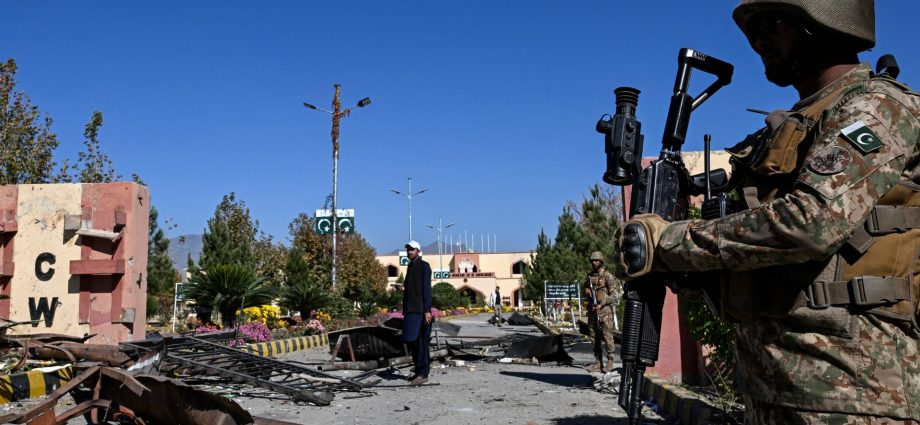 afghan,-pakistani-forces-exchange-heavy-fire-as-tensions-flare