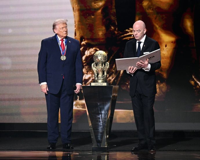 the-traitor-gets-fifa’s-new-peace-prize