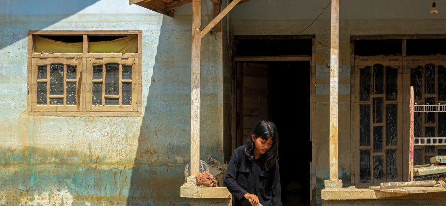 heavy-rains-hamper-recovery-as-death-toll-from-floods-in-asia-exceeds-1,750