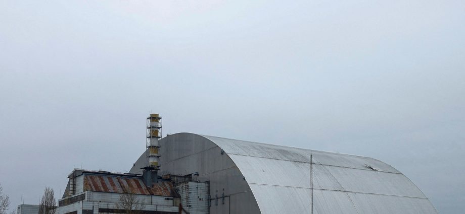 iaea-flags-damage-to-chornobyl-nuclear-plant’s-protective-shield-in-ukraine