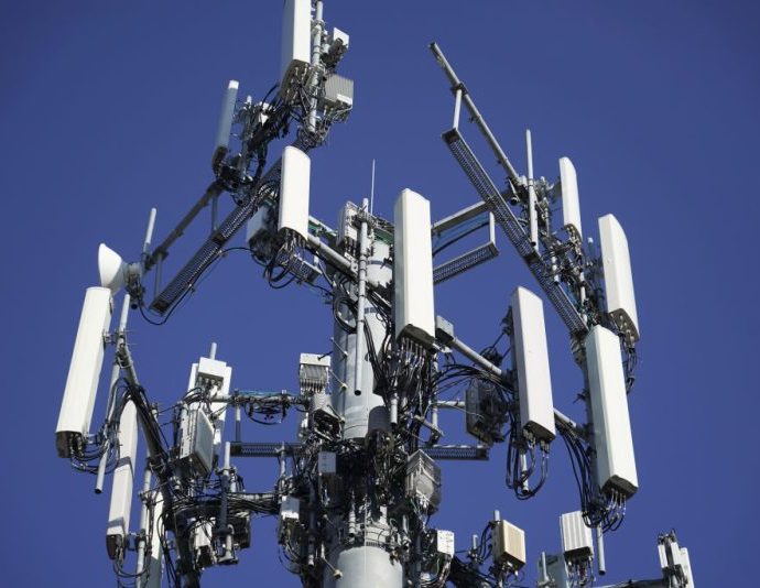 new-fcc-data-compares-verizon,-t-mobile,-at&t-in-every-state