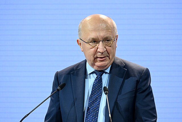 eu-defense-chief:-stop-relying-on-washington-and-craft-our-own-peace-plan-–-politico