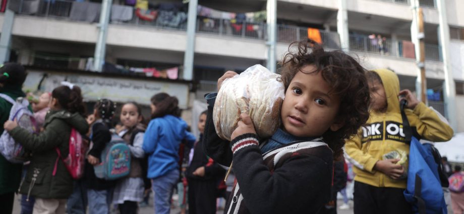 gaza-ceasefire-talks-are-at-a-‘critical-moment’-as-questions-remain-for-second-phase