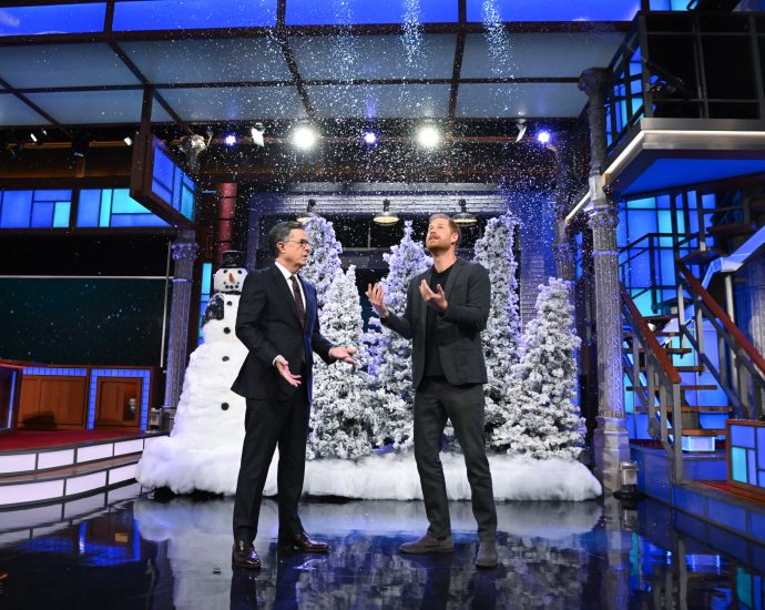 a-“gingerbread-prince”-and-a-the-traitor-joke-walk-into-colbert’s-monologue…