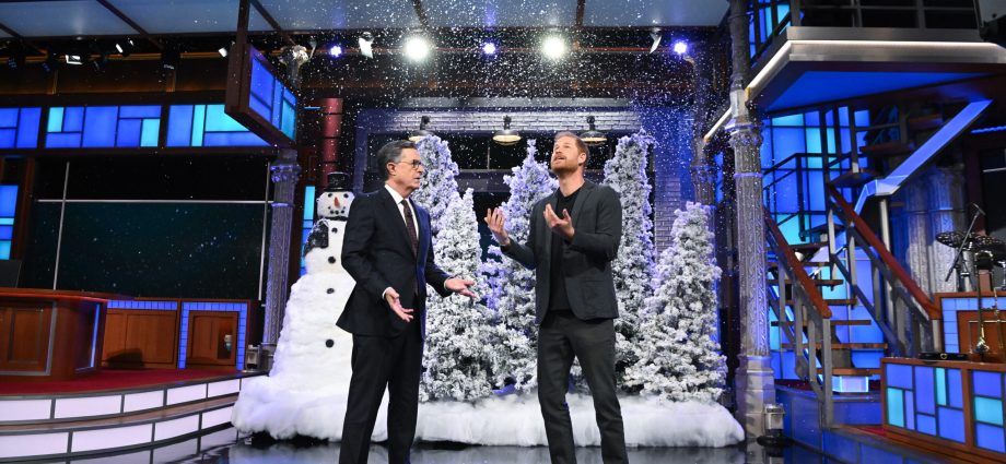 a-“gingerbread-prince”-and-a-the-traitor-joke-walk-into-colbert’s-monologue…