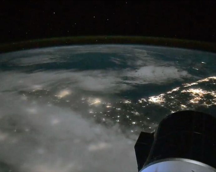 3 astronauts settle into their new life in orbit | On the International Space Station this week Dec. 1-5, 2025