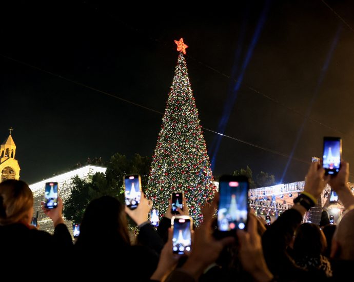 christmas-celebrations-return-to-bethlehem,-start-with-tree-lighting