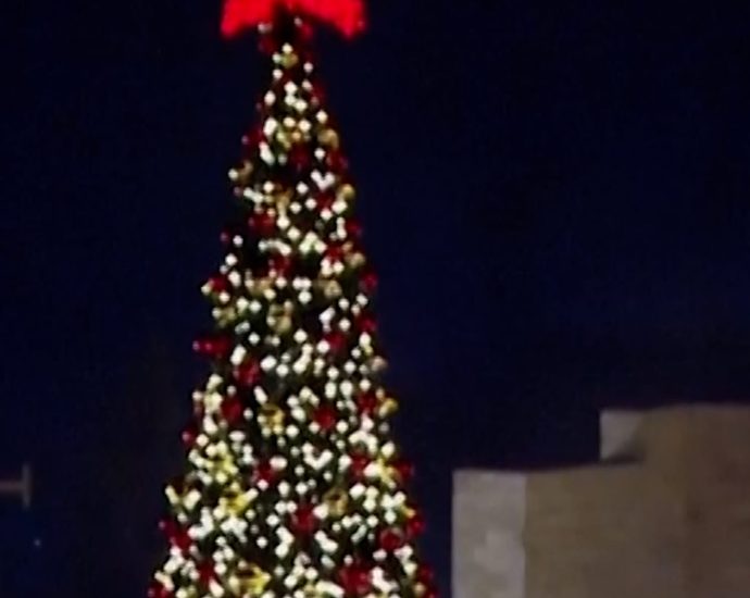 bethlehem-lit-tree-for-first-time-since-start-of-war